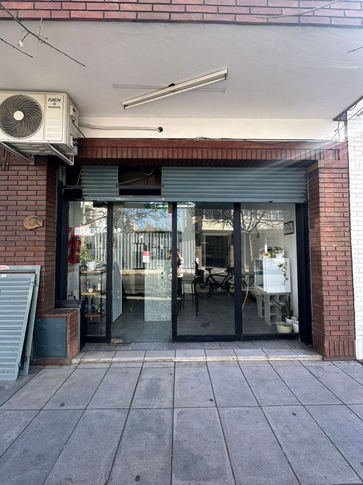 El local de Abstract en Haedo
